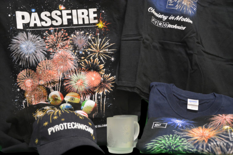 Feuerwerk kaufen im 5★Feuerwerk Onlineshop Pyrographics Feuerwerk